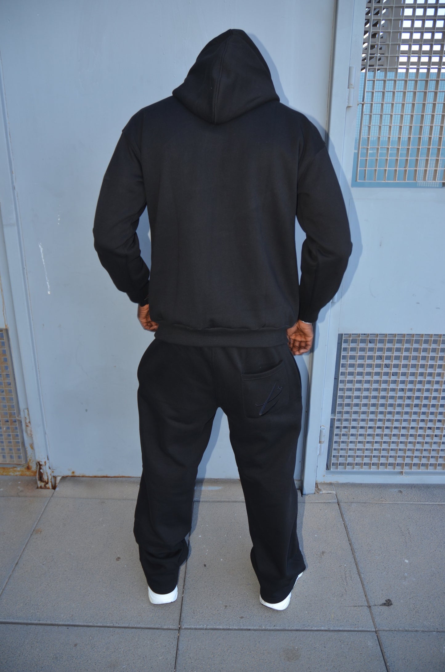 LAVG BASICS BLACK